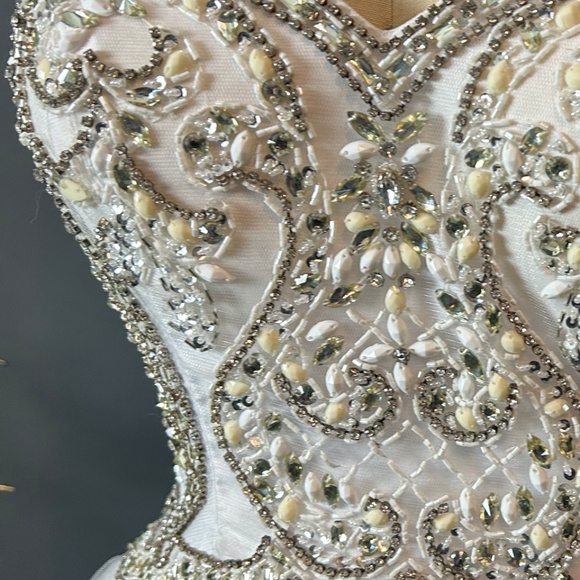 BEJEWELLED WHITE TUTU WEDDING GOWN US SIZE 6 - Picture 8 of 8